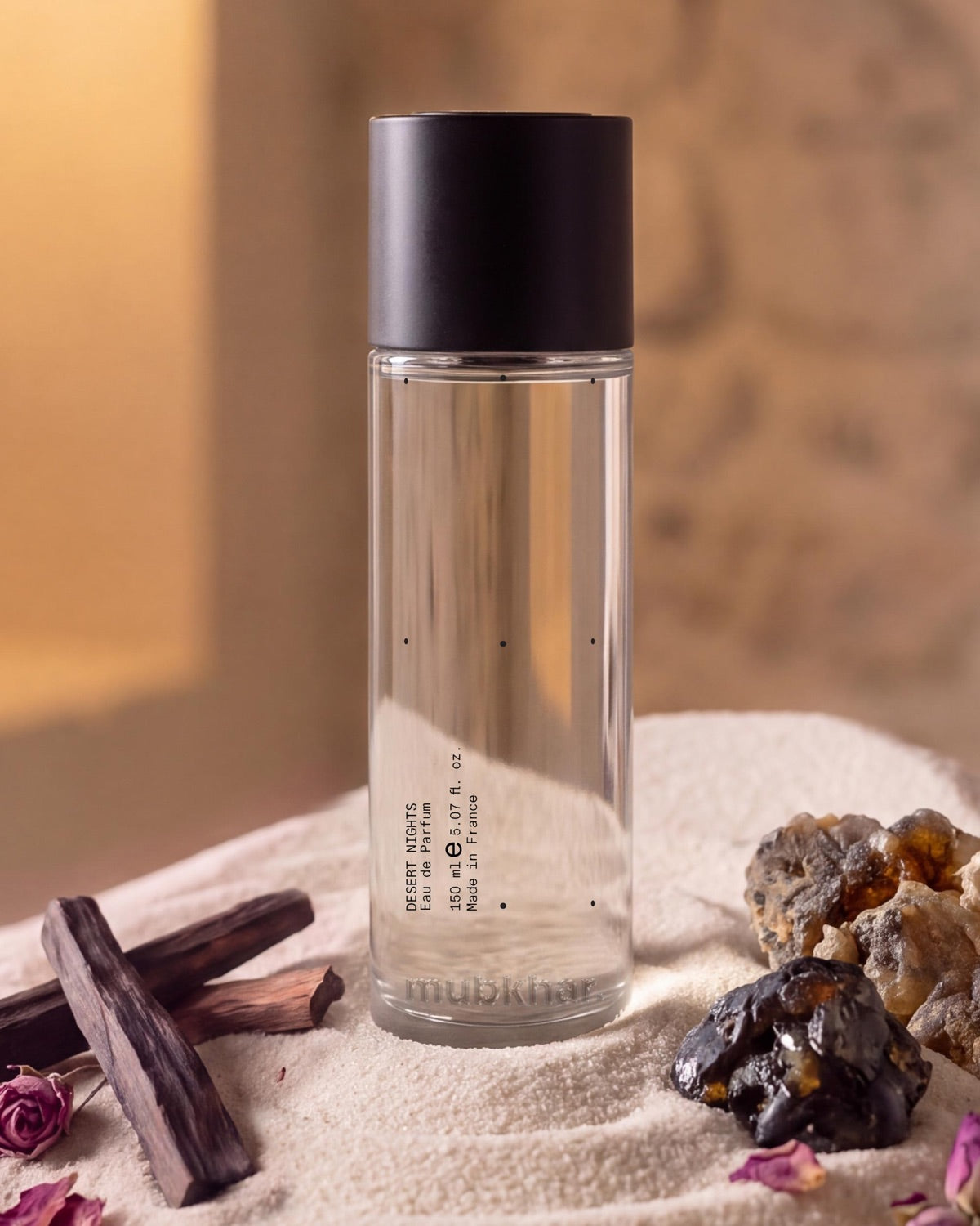 لقطة قريبة لعطر ديزرت نايتس